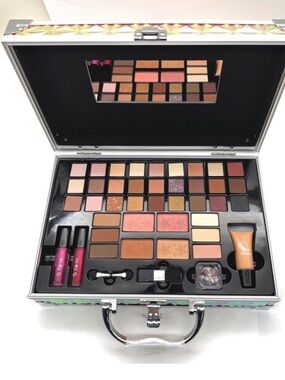 NWT Color Stories 44pc Makeup Gift Set